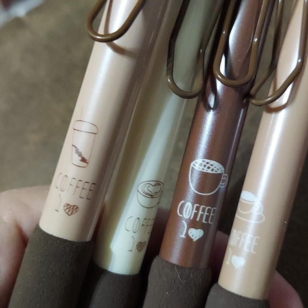 Set of 4 Black Gel Pens - Picture 2 of 3